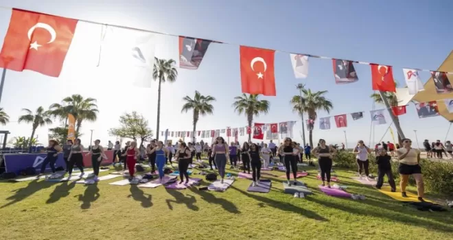 Mersin’de bahar enerjisi sahile taştı