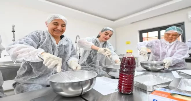 Mersin’de kan portakalı lokumla buluştu