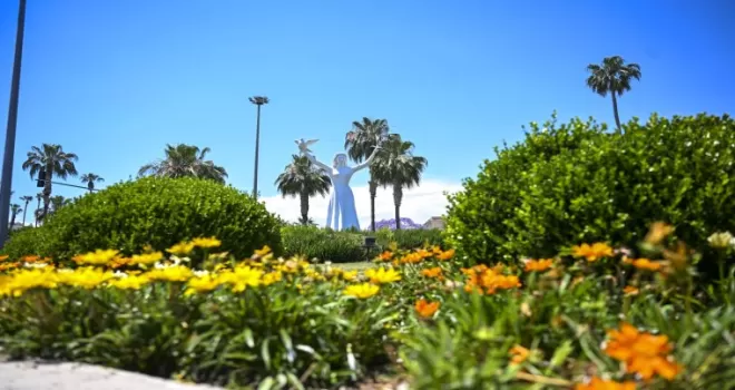 Mersin’de kent estetiğine yaz dokunuşu