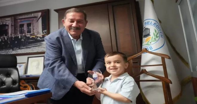 Milaslı minik Göktuğ’dan Başkan Topuz’a teşekkür ziyareti