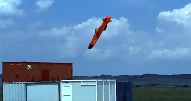 Milli seyir füzesi SOM, yerli turbojet motorla hedefi tam isabet vurdu