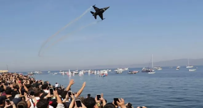 Mudanya’da SoloTürk yoğunluğu... Onlar gökyüzünde süzüldü, trafik kilitlendi