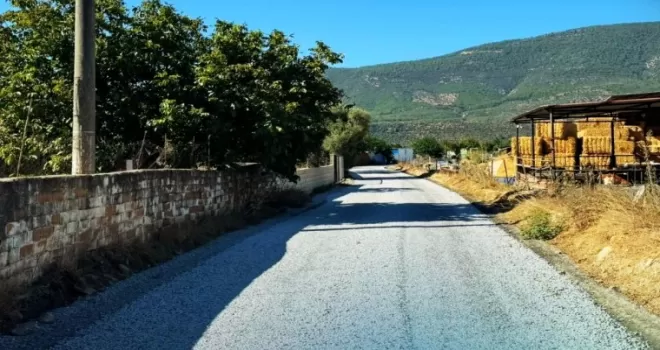 Muğla Milas’ta yol yapım seferberliği sürüyor