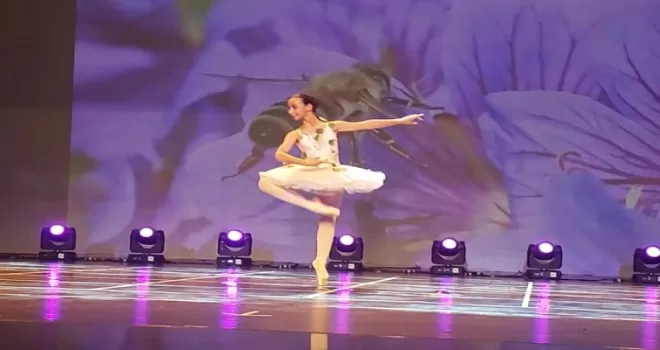 Muğlalı gençlerden büyüleyen bale performansı