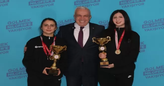 Nilüfer’in şampiyon kızlarından Başkan Özdemir’e kupa ziyareti