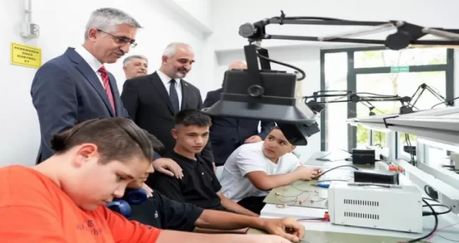 Öğrencilere ’zanaat atölyeleri’ açıldı