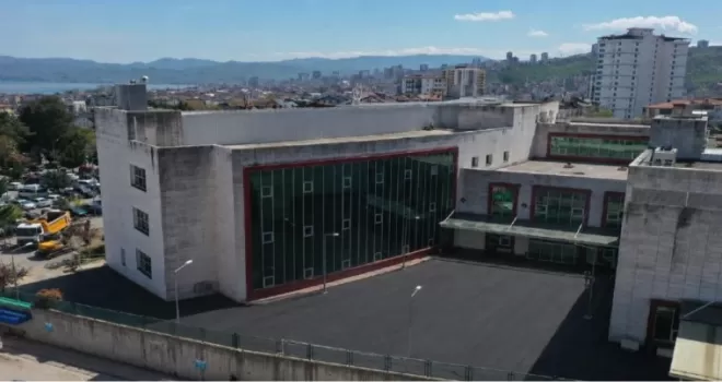 Ordu’da Fatsa Devlet Hastanesi önü sıcak asfaltla yenileniyor