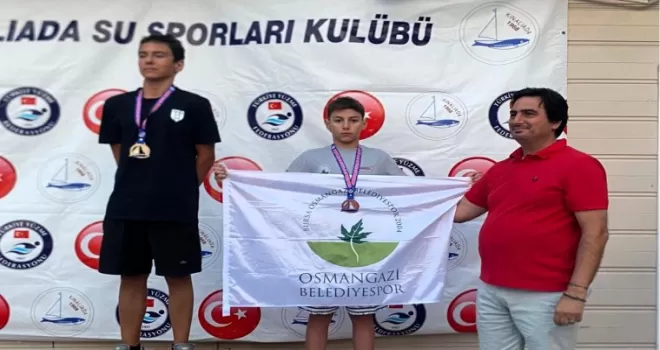 Osmangazi’nin genç yüzücüleri kürsüyü bırakmadı