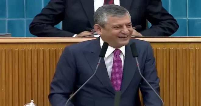 Özgür Özel’in dili sürçtü! İlk günün günahı olmaz