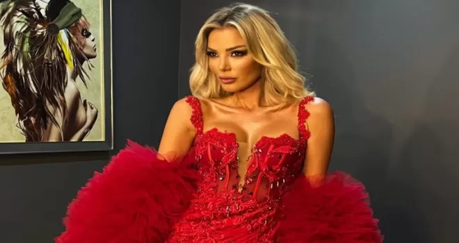 Petek Dinçöz zarafeti ile mest etti