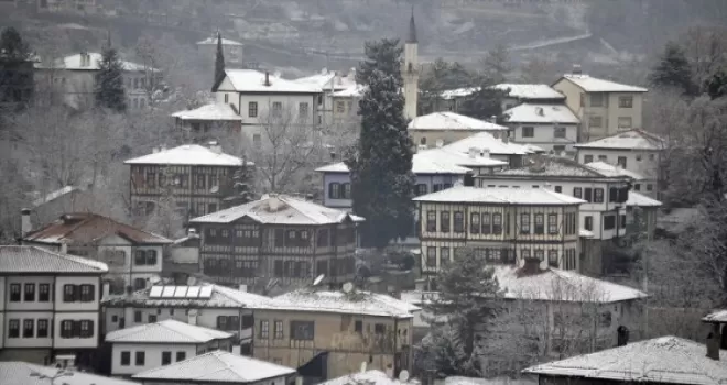 Safranbolu konakları beyaza büründü