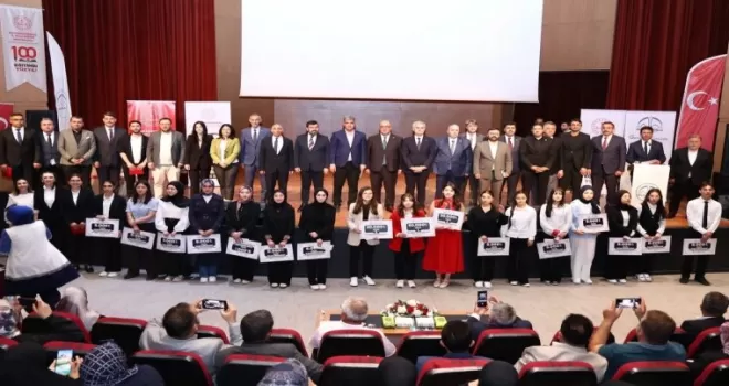 Şahbaz Derneği’nden Filistin temalı konuşma yapan öğrenciye umre hediyesi