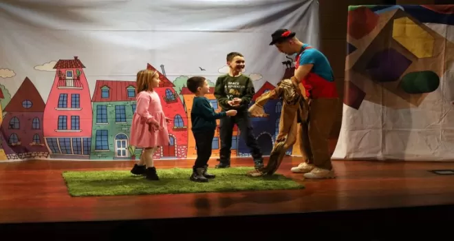 Sakarya’da bin 500 çocuğu tiyatroyla buluştu