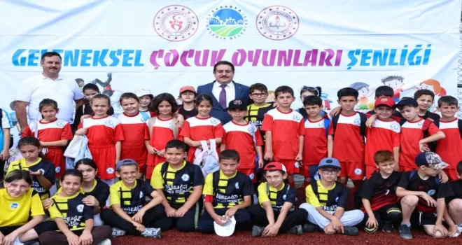 Sakarya’da Geleneksel Çocuk Oyunları Şenliği büyük ilgi gördü