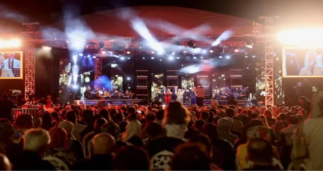 Sakarya’da Millet Bahçesi sahne ışıklarıyla aydınlandı