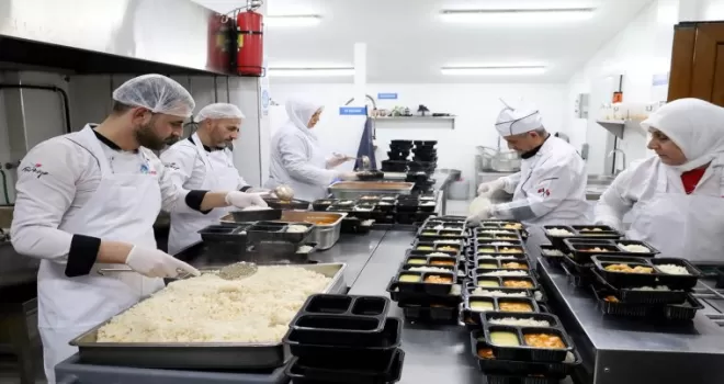 Sakarya’da yüzlere tebessüm olan en lezzetli yemekler bu kazanda pişiyor