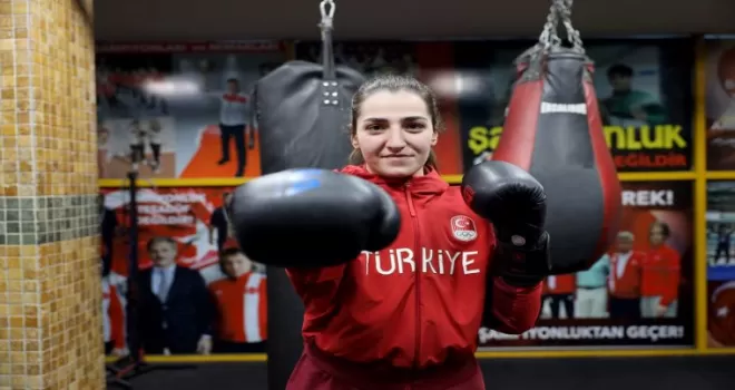 Sakarya’nın ringdeki parlayan yıldızı Ece Asude... Tarih yazmak istiyor