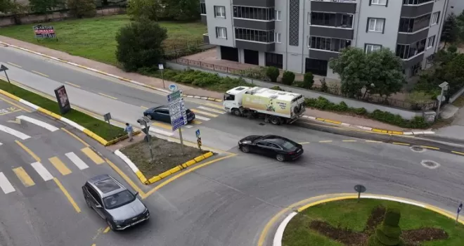 Sakarya yağışın bıraktığı çamur ve tozları temizliyor