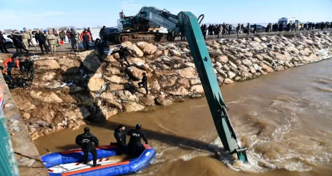 Şanlıurfa’da araç sulama kanalına düştü: 3 ölü, 1 kayıp!