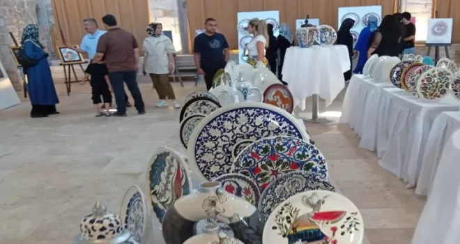 Şehit yakınları ile gazilerden çini ve grafik sergisi