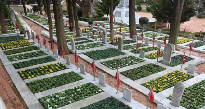 Şehitlikler, “18 Mart Çanakkale Zaferi“ için hazırlandı