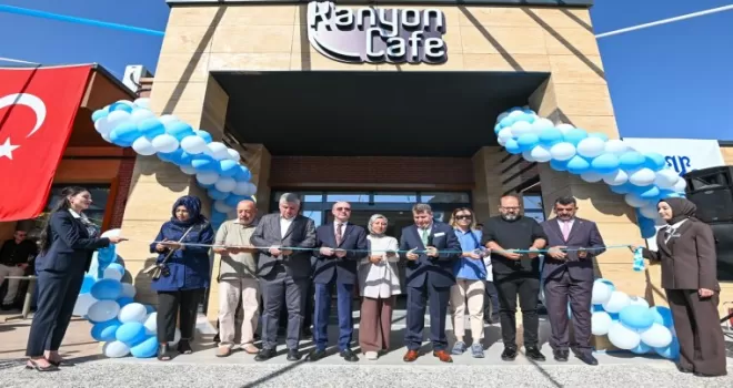 Selçuklu’da doğa ve mimarinin buluştuğu ’Kanyon Cafe’ açıldı