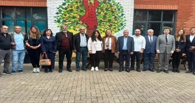 Semra Dinçer Londra’da CHP İngiltere Birliği üyeleriyle buluştu