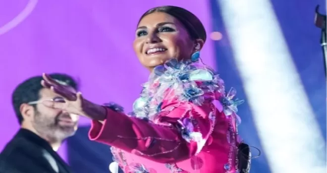 Sibel Can’dan yaza ışıltılı merhaba
