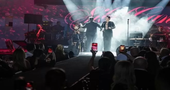 Sibel Can zarafetiyle göz kamaştırdı