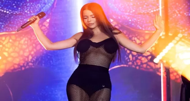 Simge’den İstanbul’da sürprizlerle dolu gece