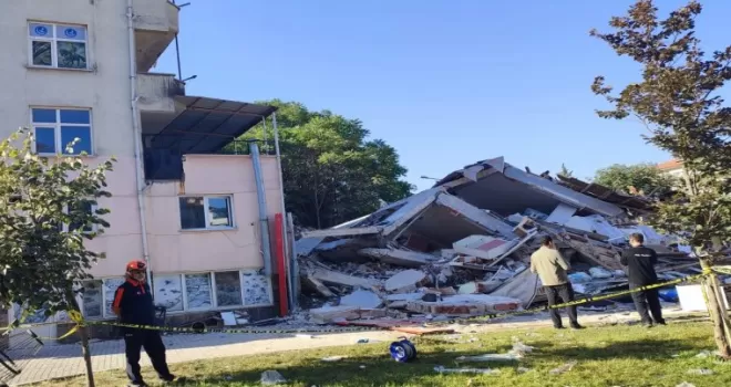 Sındırgı’daki yıkılan binanın müteahhidine gözaltı!