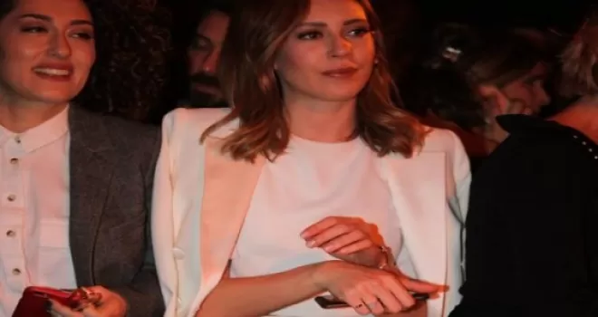 Sinem Kobal'ın tektaş yüzüğü dikkat çekti