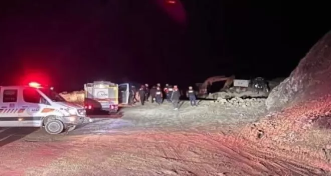 Sivas’ın Divriği’ndeki göçükte arama çalışmaları sürüyor