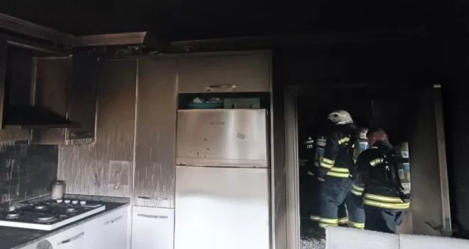 Sivas’ta yangında mahsur kalan kişiyi itfaiye kurtardı