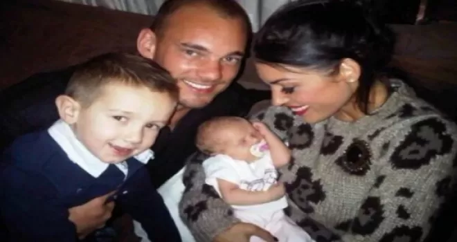 Sneijder'ın mutluluk aile pozu