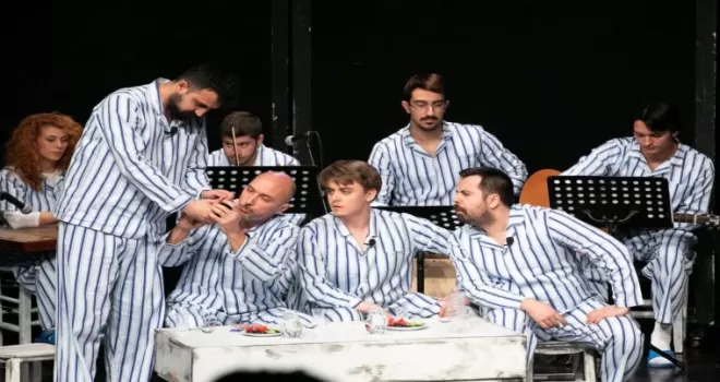 “Süleyman ve Öbürsüler” İzmirli tiyatroseverlerle buluştu