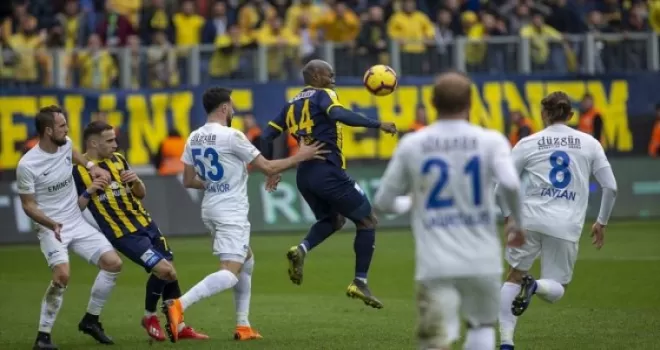 Süper Lig'de son dakikalar nefes kesti