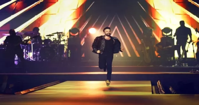 Tarkan özlemi son buldu... Megastar İstanbul’da hayranlarıyla kucaklaştı