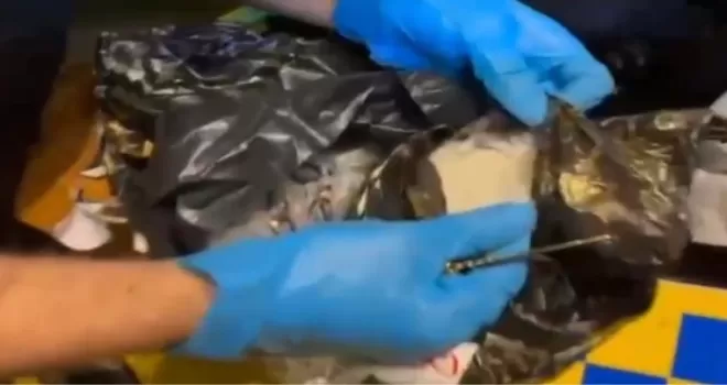 Ticari taksinin motor bölümünde 710 gram metamfetamin!