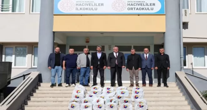 TOBB’dan Kumluca’da 525 öğrenciye ayakkabı desteği