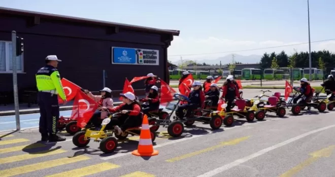 Trafik Eğitim Parkı’nda Türk bayrağıyla renkli kutlama