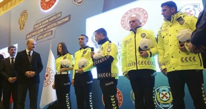 Trafik polislerinin kıyafetleri yeniden tasarlandı