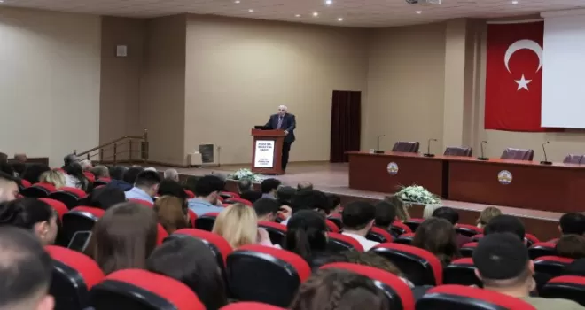 Trakya Üniversitesi’nde ’Trump sonrası dünya düzeni’ konferansı