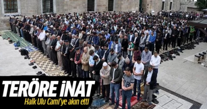 Ulu Cami cuma namazında vatandaşların akınına uğradı