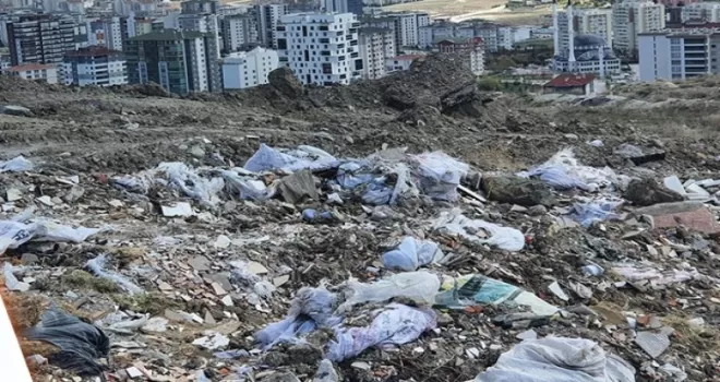 Uyarıya rağmen çöpleri toplamayan belediyeye ’Çevre’ cezası!