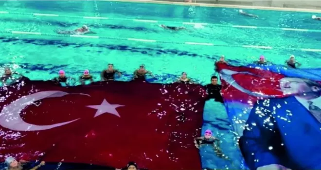 Uzunköprü’de su üstünde Cumhuriyet gururu