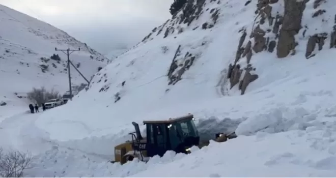 Van’da çığ düştü, 2 hastaya ambulans ulaştırıldı