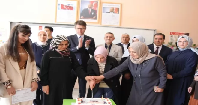 Van’da ’Ebeveyn Okulu’nda mezuniyet sevinci