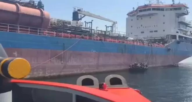 Yalova’da makine arızası yapan tanker güvenli bölgeye çekildi