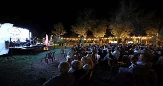“Yaz Konserleri” Çivril’de başladı, sinema keyfiyle renklendi